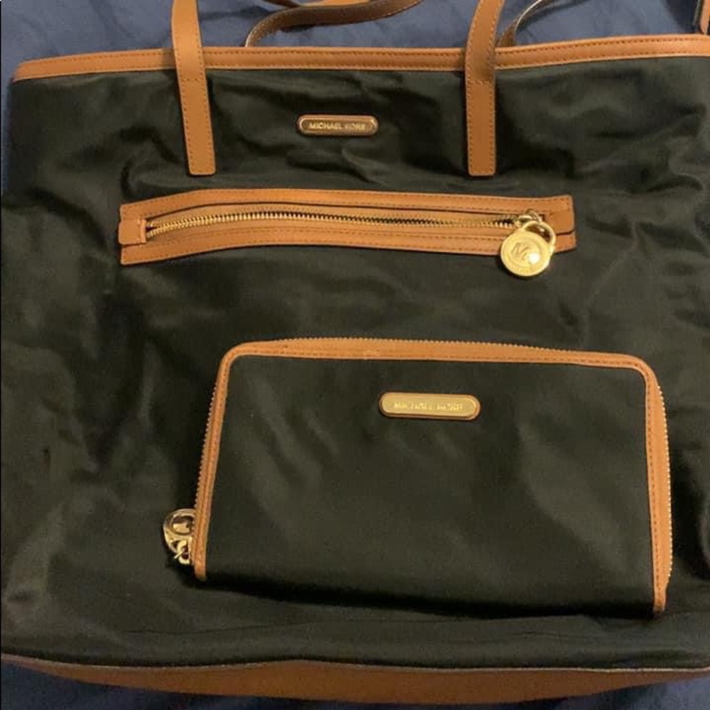 Micheal Kors tote and matching wallet